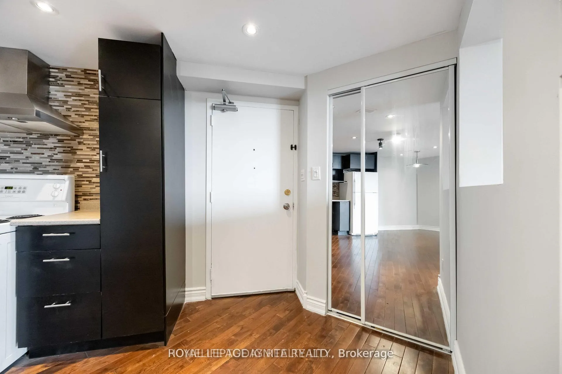 Photo 17 of Unit 1603, 330 Dixon Road, Etobicoke, Kingsview Village-The Westway — HOMEH