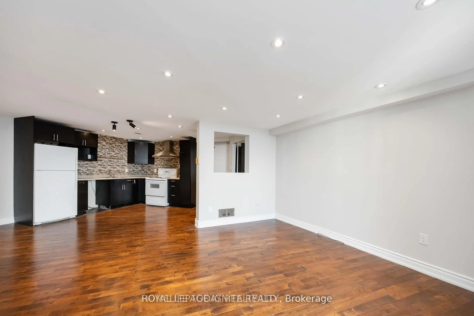 Photo 20 of Unit 1603, 330 Dixon Road, Etobicoke, Kingsview Village-The Westway — HOMEH