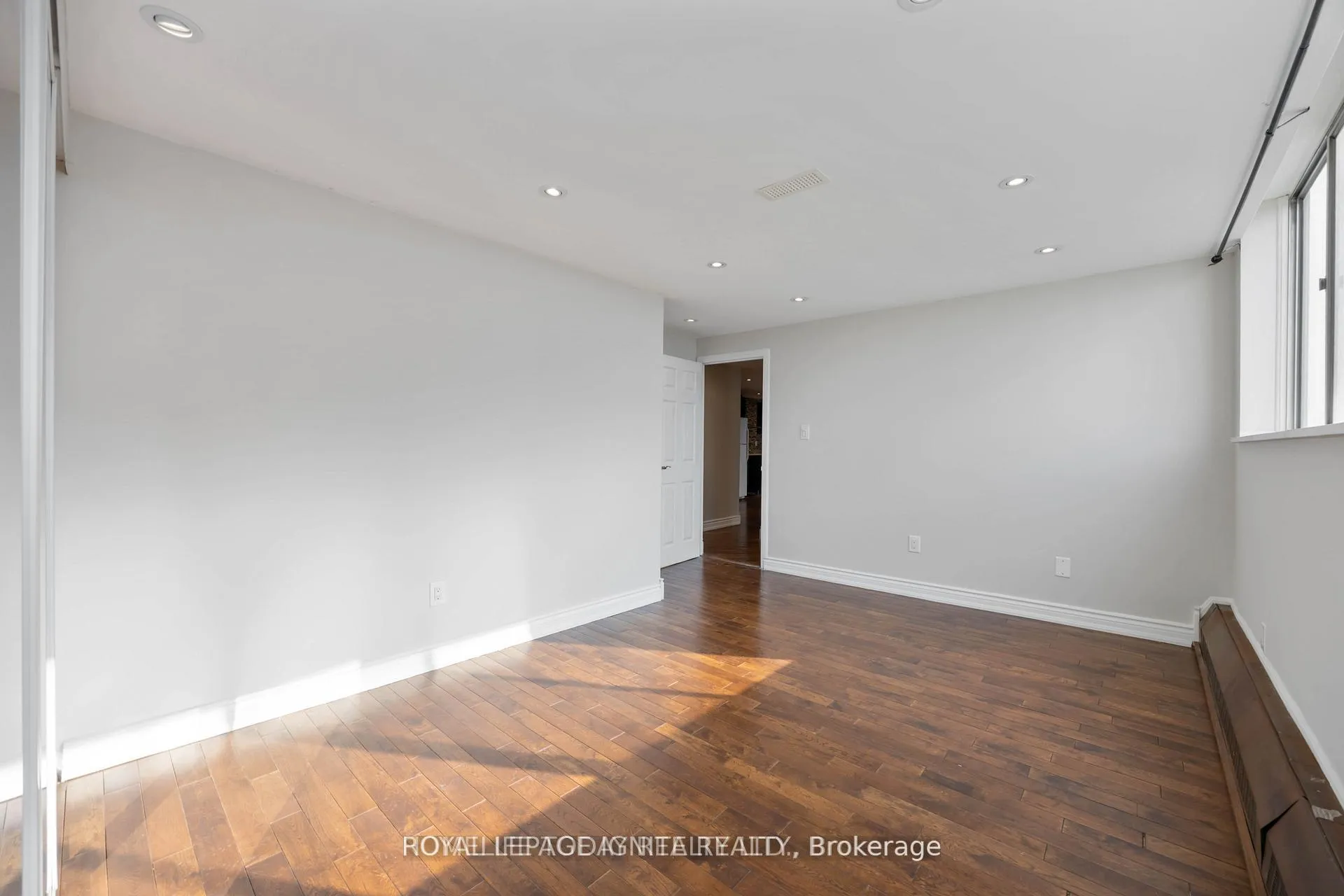 Photo 25 of Unit 1603, 330 Dixon Road, Etobicoke, Kingsview Village-The Westway — HOMEH