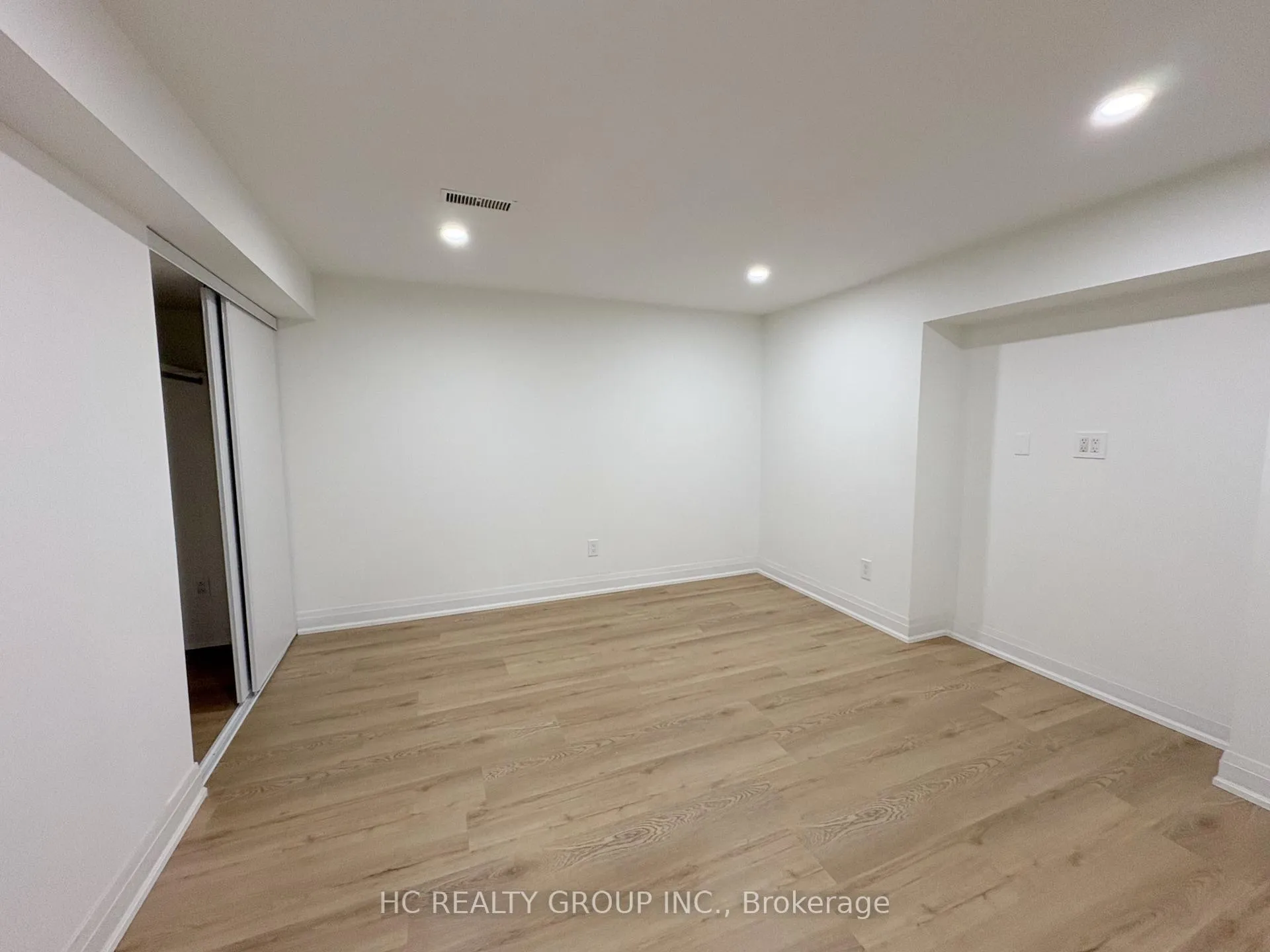 Photo 5 of Unit BSMT, 167 Mathewson Street, Vaughan, Maple — HOMEH