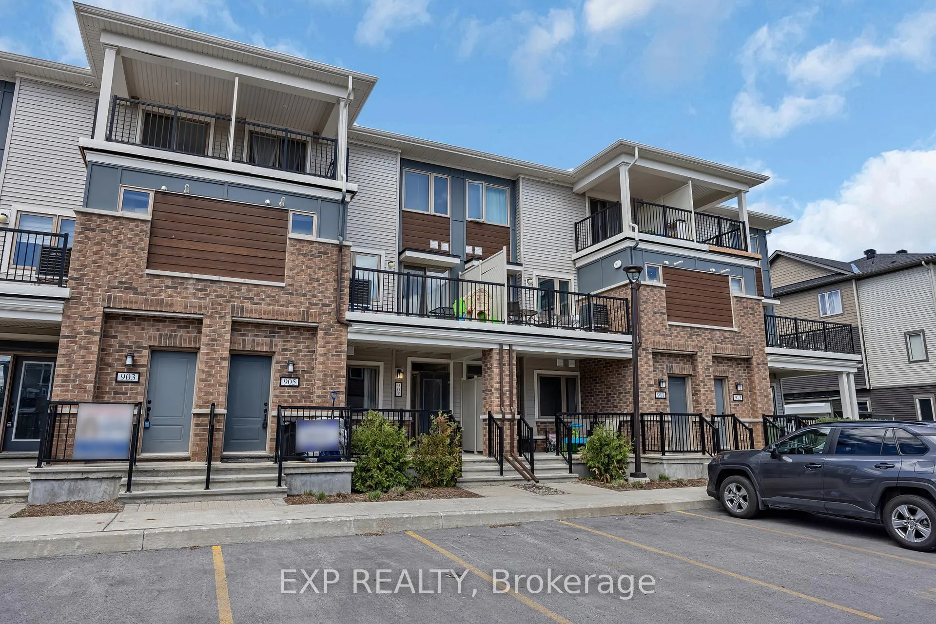 Photo 2 of 907 Nautilus Private, Ottawa, Kanata - Emerald Meadows/Trailwest — HOMEH