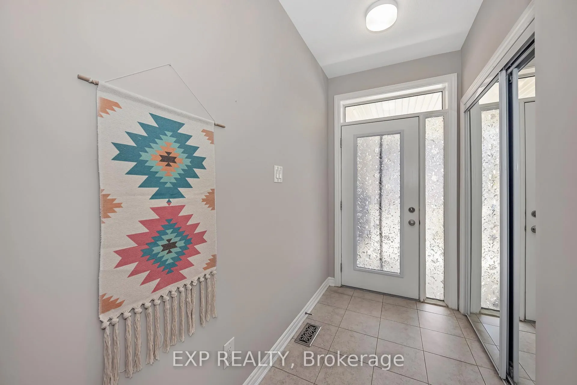 Photo 5 of 907 Nautilus Private, Ottawa, Kanata - Emerald Meadows/Trailwest — HOMEH