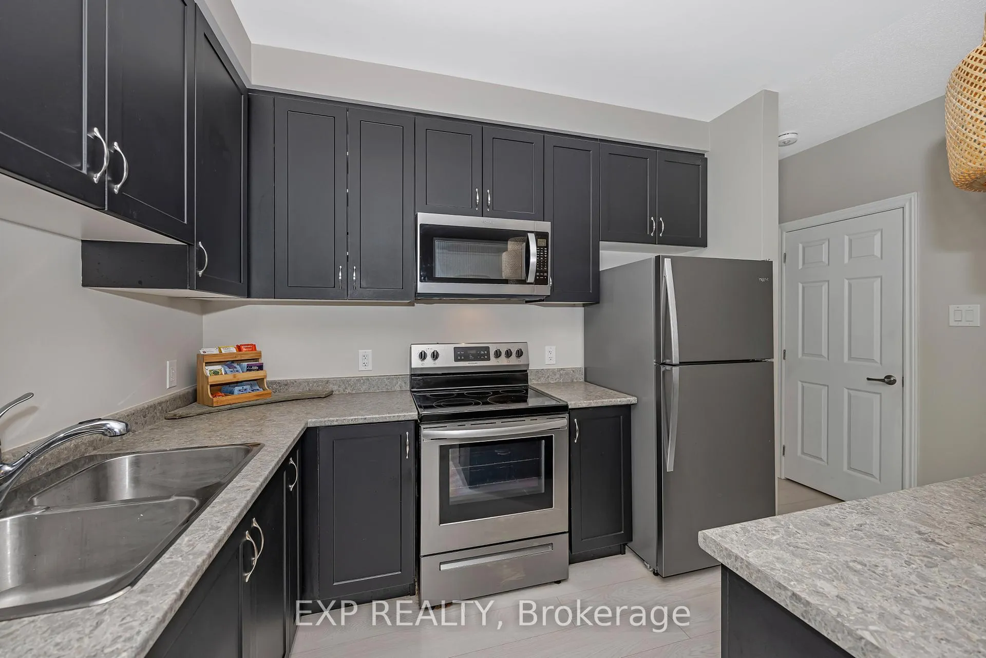 Photo 11 of 907 Nautilus Private, Ottawa, Kanata - Emerald Meadows/Trailwest — HOMEH