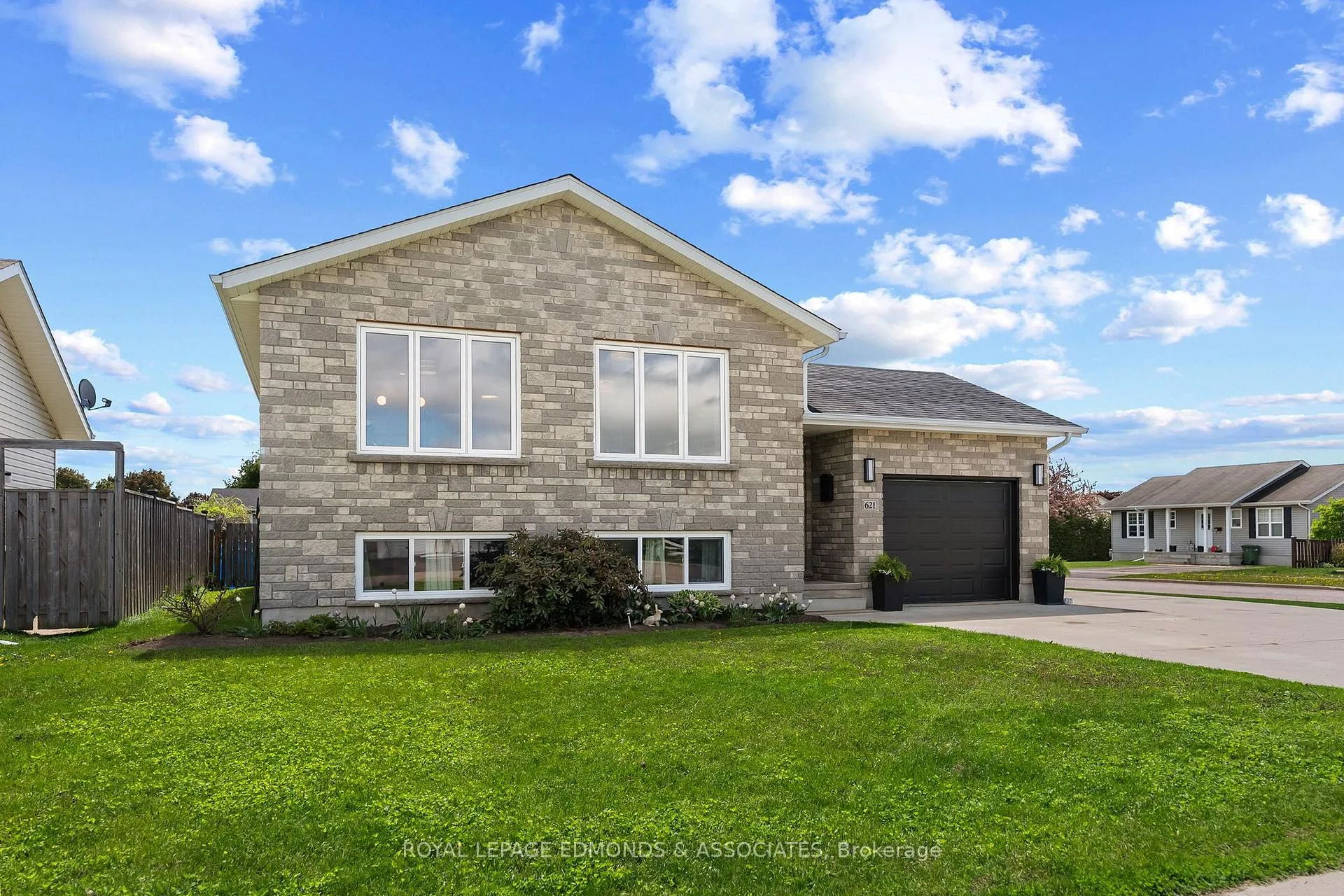 Photo 1 of 621 Johnston Crescent, Pembroke — HOMEH