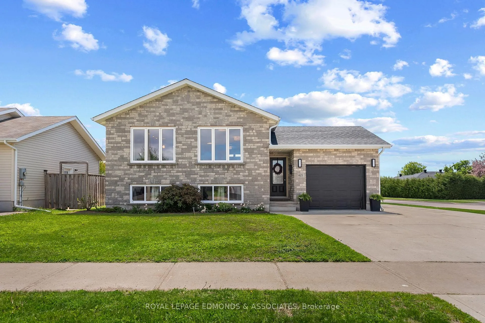 Photo 3 of 621 Johnston Crescent, Pembroke — HOMEH