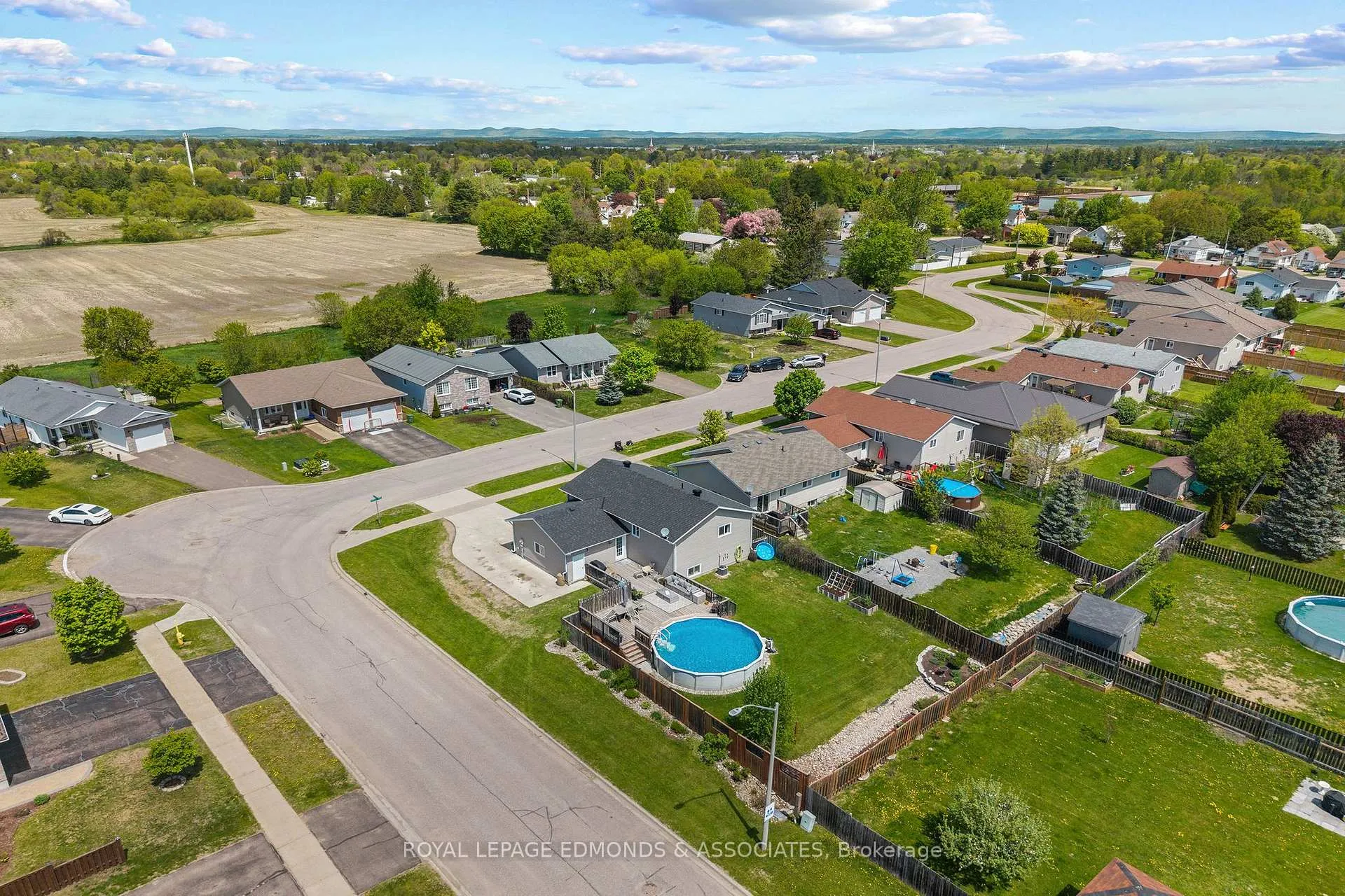 Photo 4 of 621 Johnston Crescent, Pembroke — HOMEH