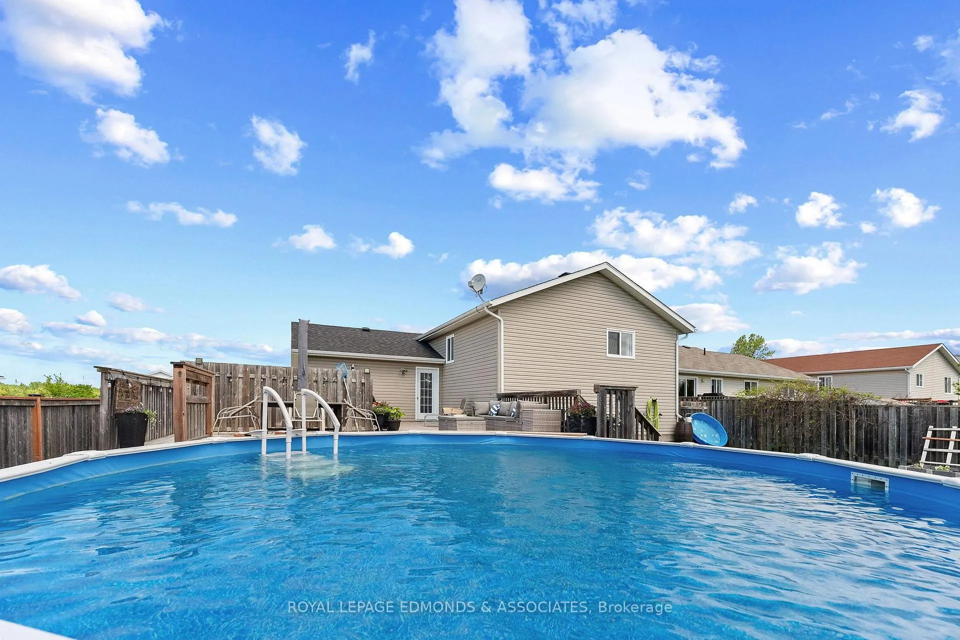 Photo 7 of 621 Johnston Crescent, Pembroke — HOMEH