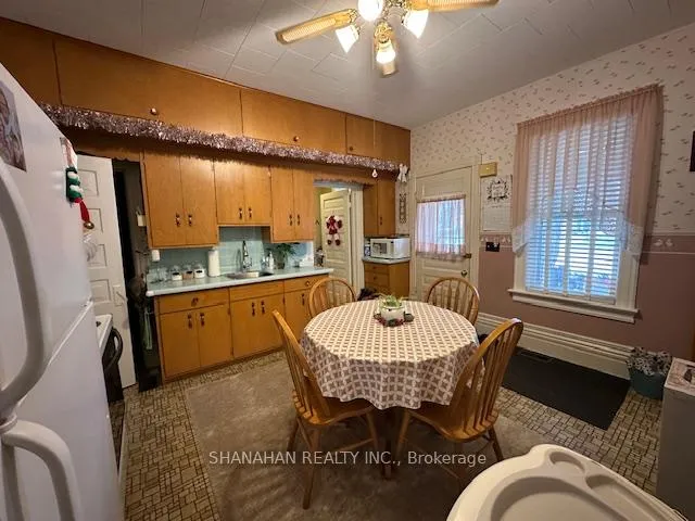 Photo 13 of 597 Simcoe Street, Warwick, Watford — HOMEH