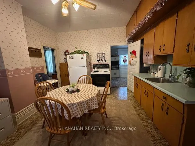 Photo 15 of 597 Simcoe Street, Warwick, Watford — HOMEH