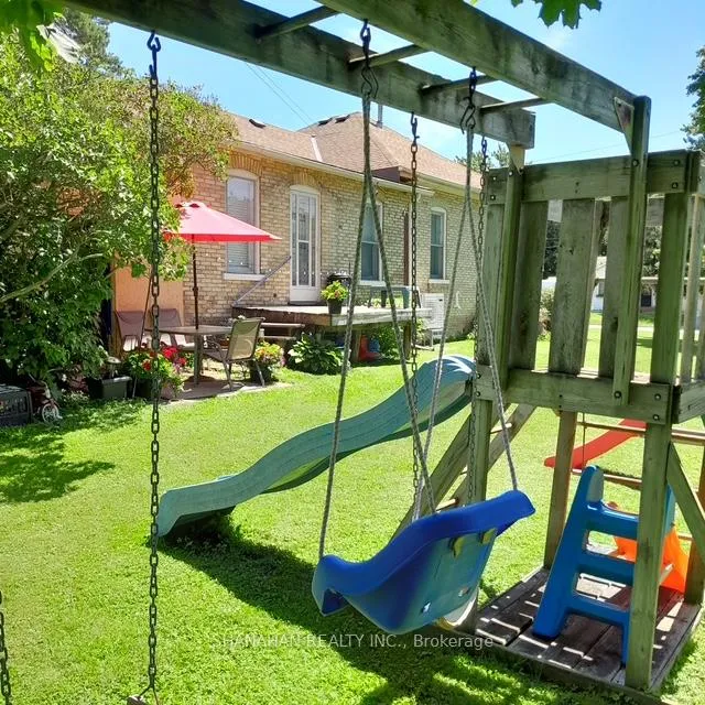 Photo 17 of 597 Simcoe Street, Warwick, Watford — HOMEH