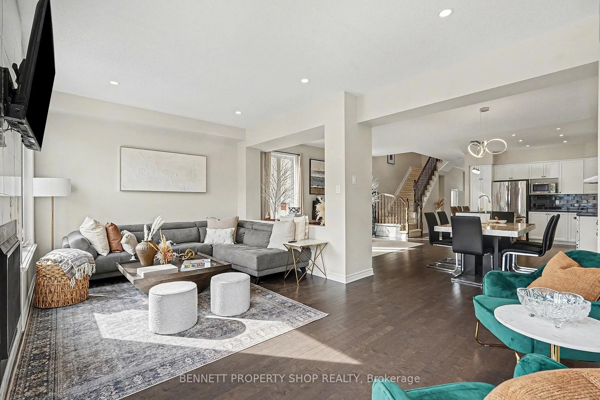 Photo 8 of 554 Stargazer Crescent, Ottawa, Riverside South/Gloucester Glen — HOMEH
