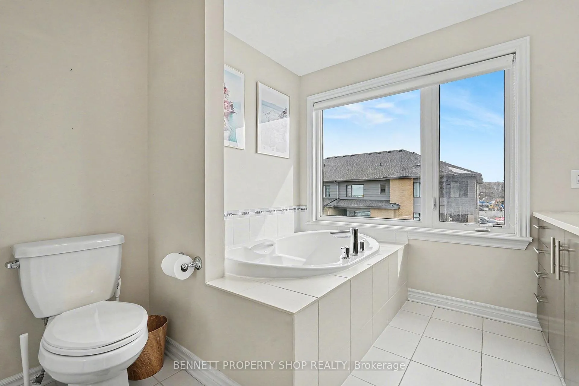 Photo 11 of 554 Stargazer Crescent, Ottawa, Riverside South/Gloucester Glen — HOMEH