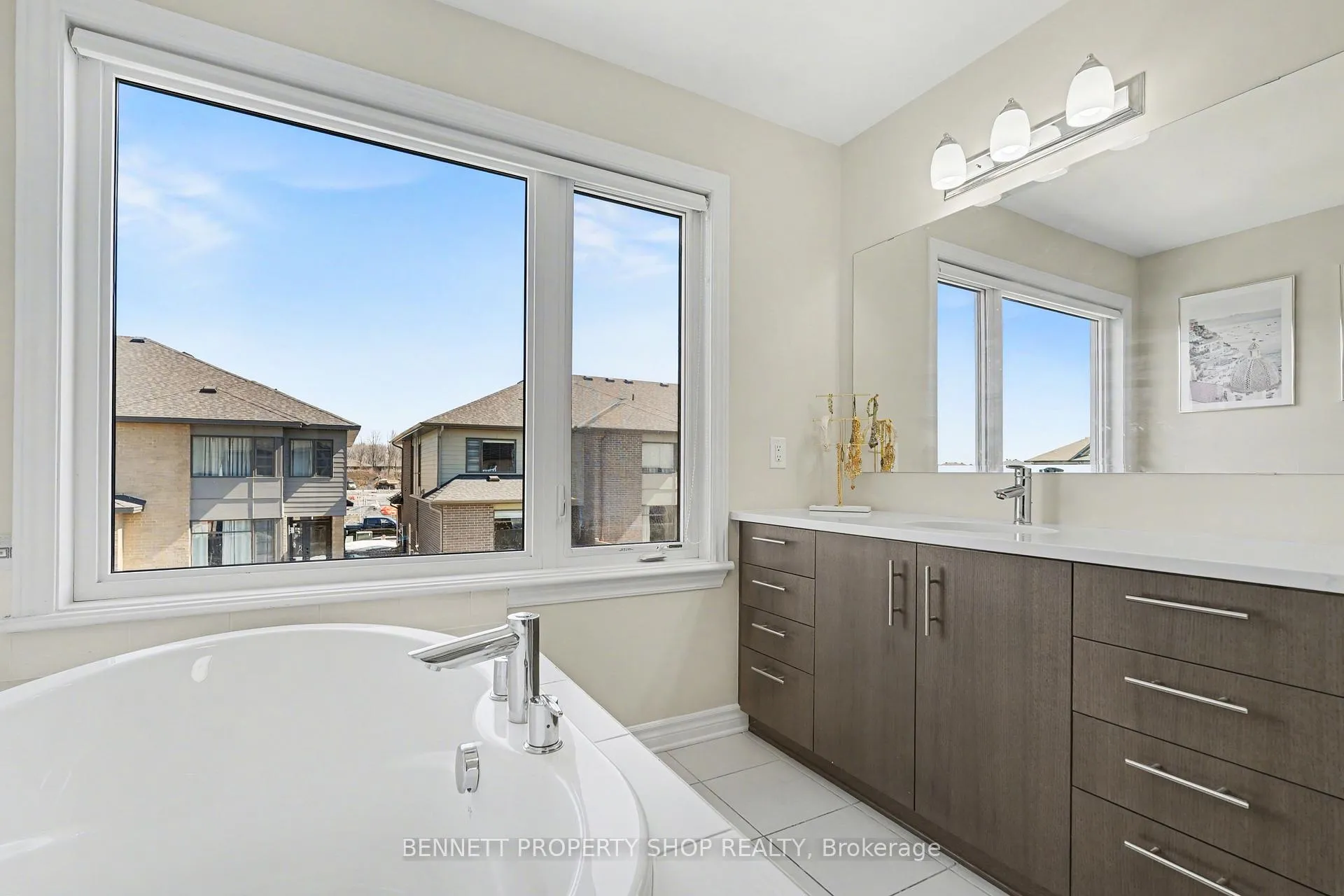 Photo 12 of 554 Stargazer Crescent, Ottawa, Riverside South/Gloucester Glen — HOMEH