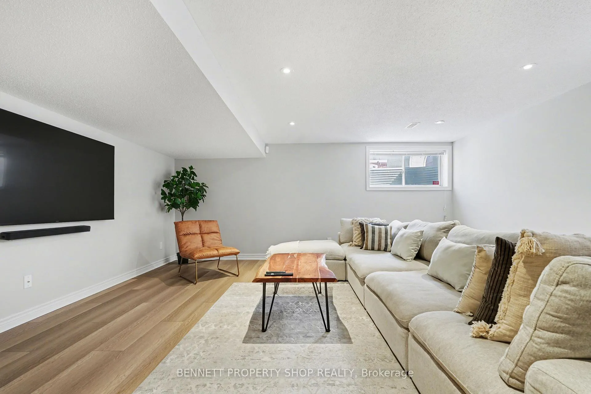 Photo 16 of 554 Stargazer Crescent, Ottawa, Riverside South/Gloucester Glen — HOMEH