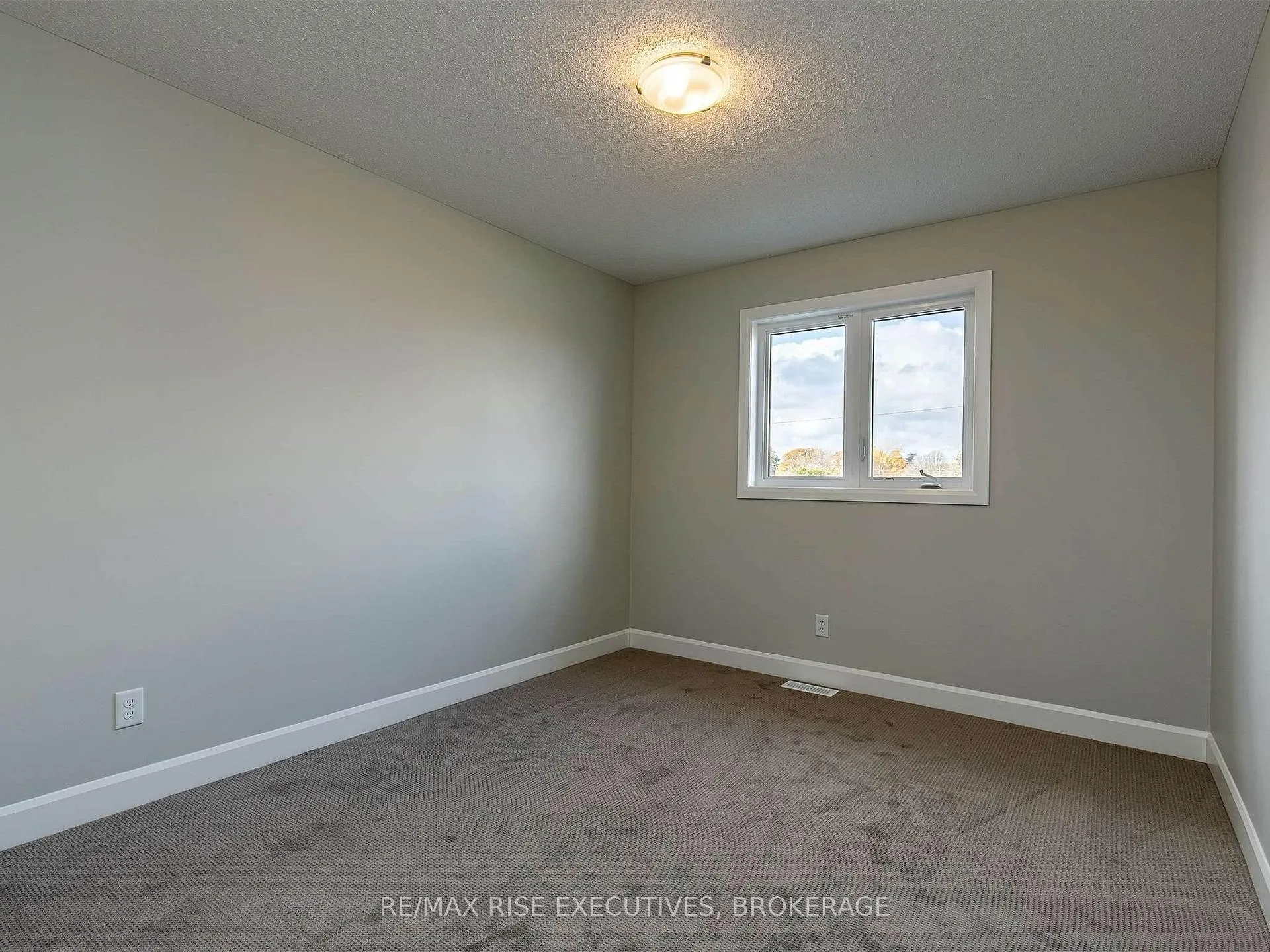 Photo 22 of 1201 Max Crescent, Kingston, City Northwest — HOMEH