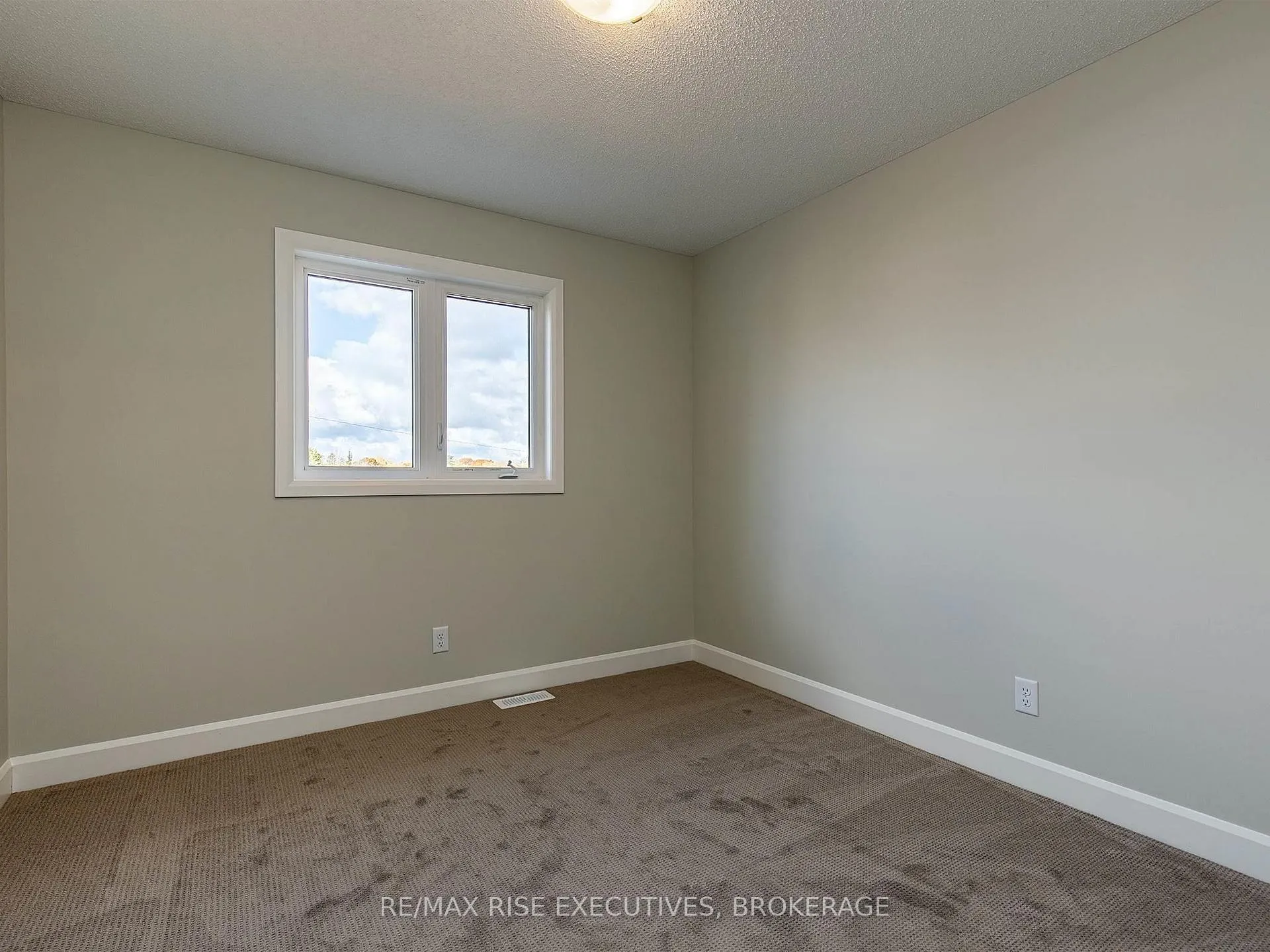 Photo 25 of 1201 Max Crescent, Kingston, City Northwest — HOMEH