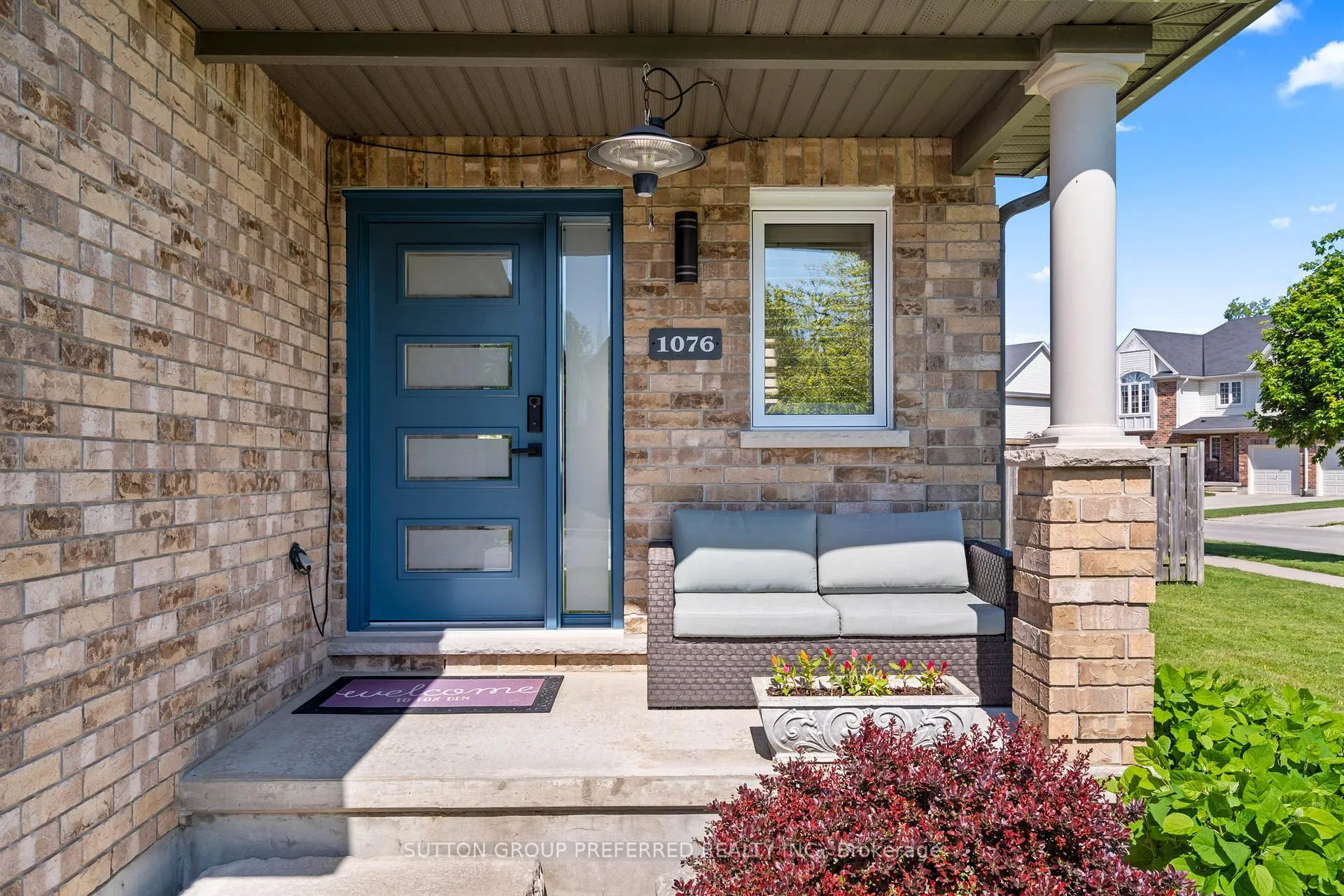 Photo 4 of 1076 Silverfox Drive, London, North S — HOMEH