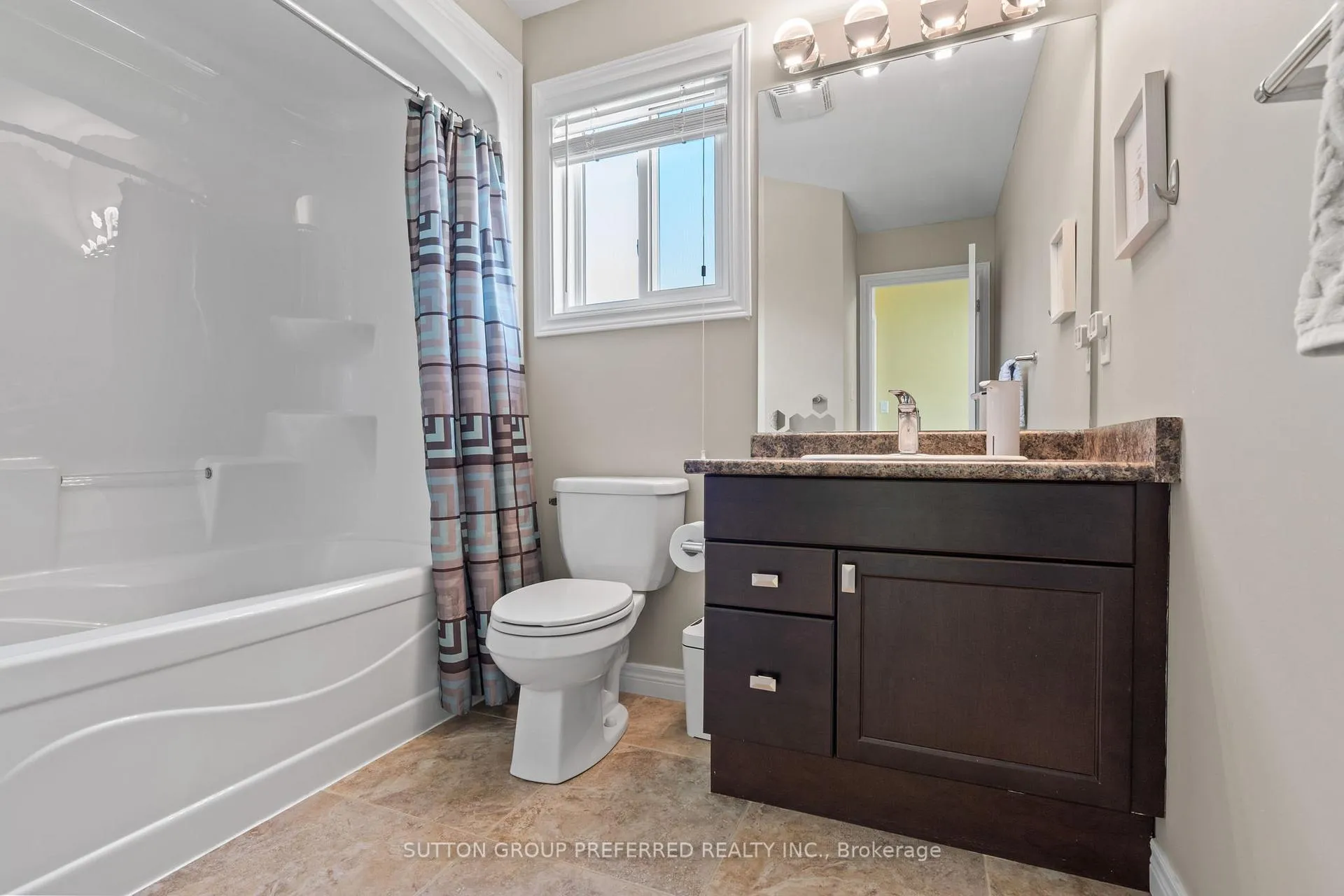 Photo 29 of 1076 Silverfox Drive, London, North S — HOMEH