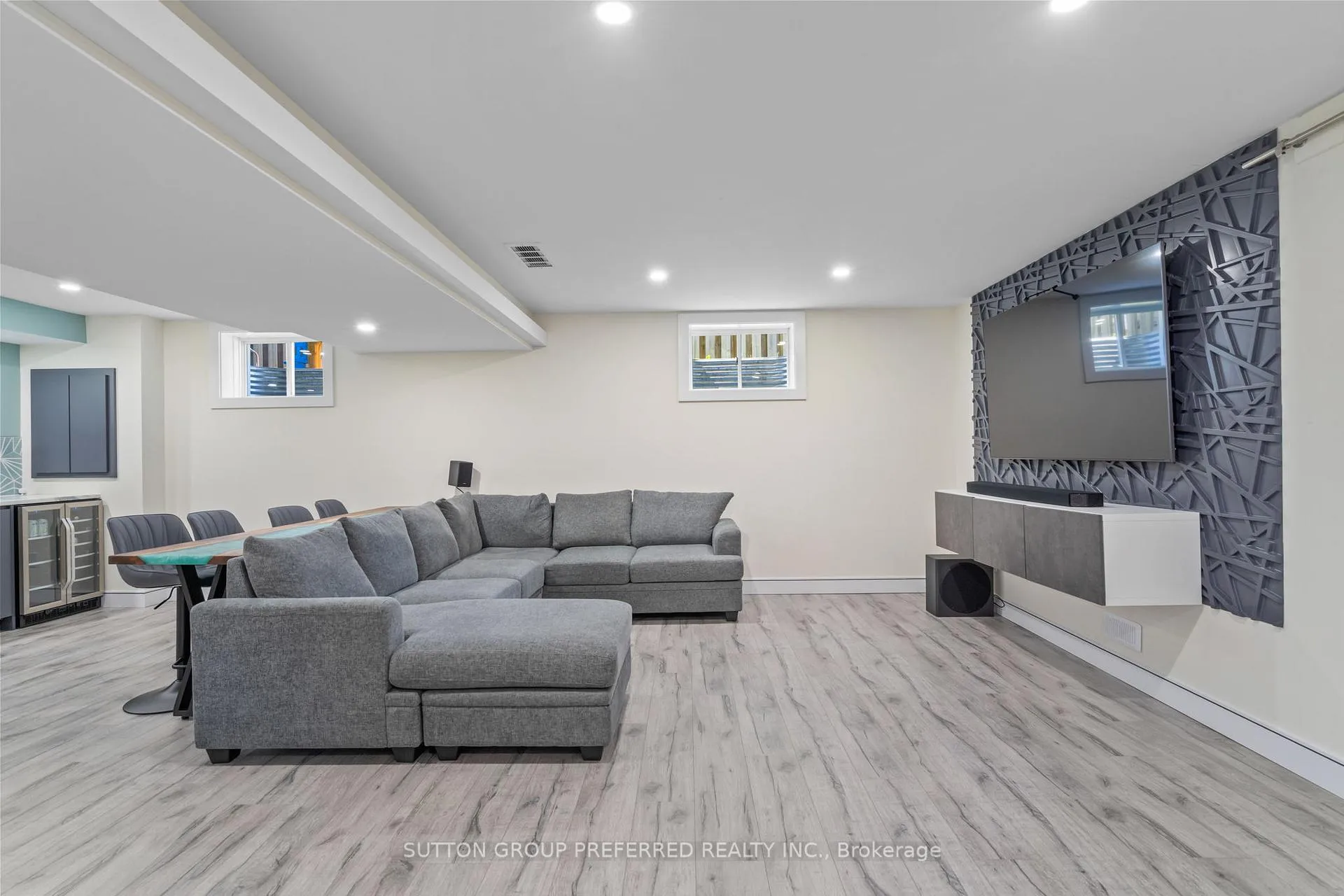 Photo 31 of 1076 Silverfox Drive, London, North S — HOMEH