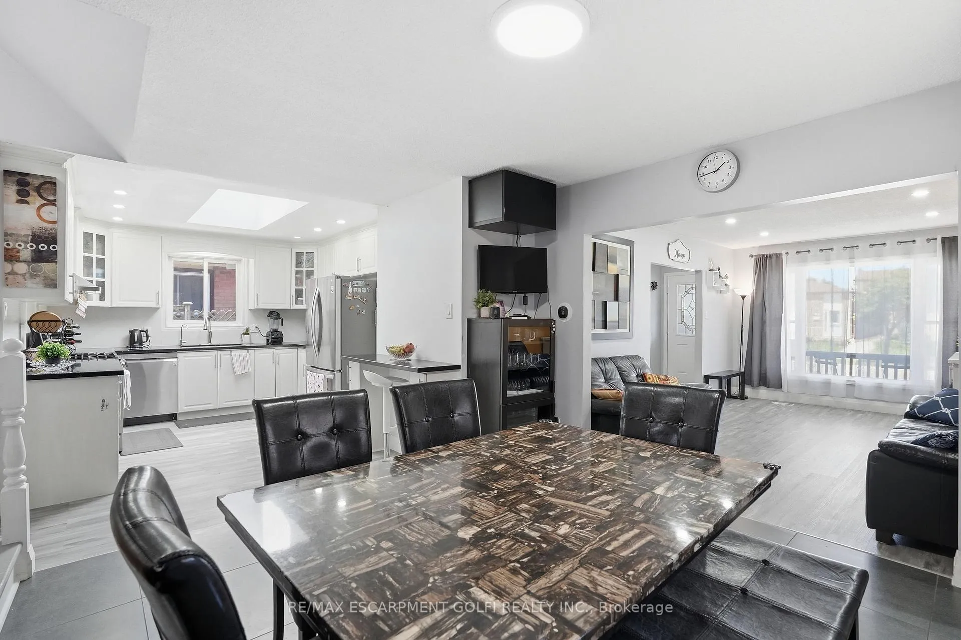 Photo 11 of 391 East 24th Street, Hamilton, Burkholme — HOMEH