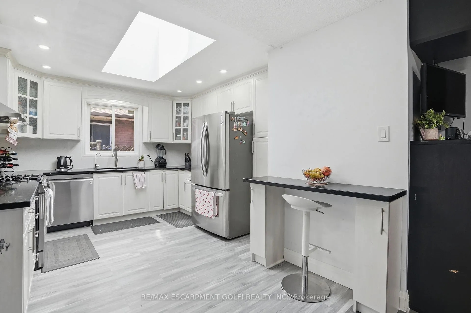 Photo 13 of 391 East 24th Street, Hamilton, Burkholme — HOMEH