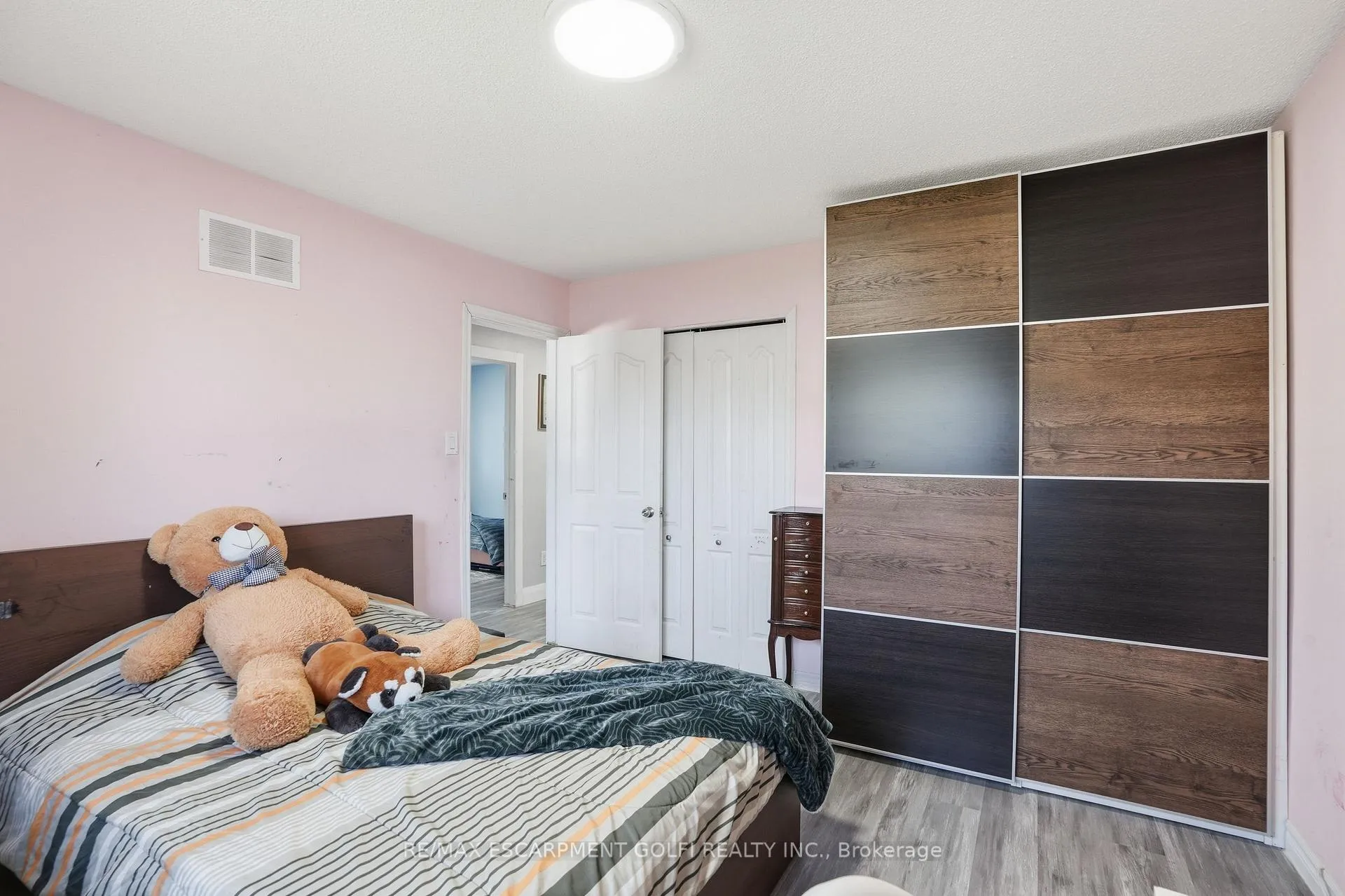 Photo 20 of 391 East 24th Street, Hamilton, Burkholme — HOMEH