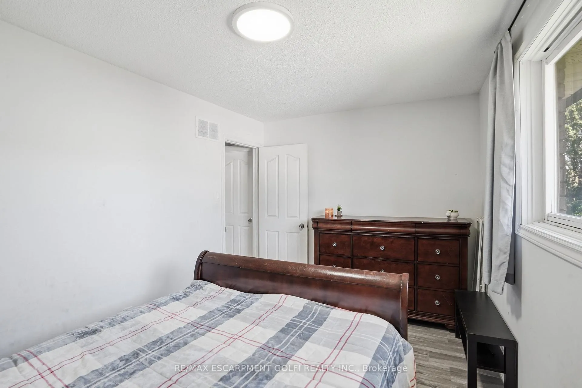 Photo 31 of 391 East 24th Street, Hamilton, Burkholme — HOMEH