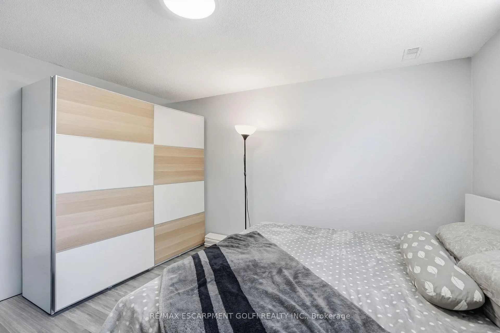 Photo 33 of 391 East 24th Street, Hamilton, Burkholme — HOMEH