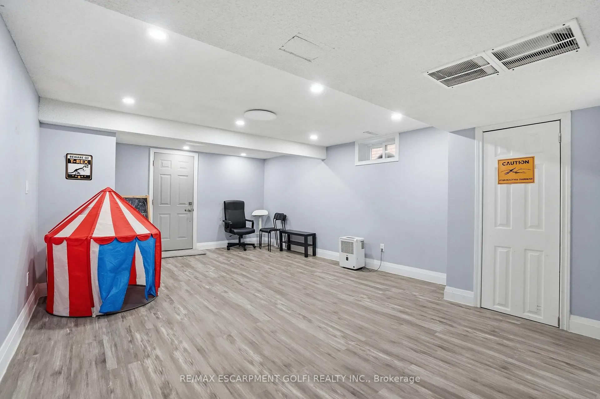 Photo 35 of 391 East 24th Street, Hamilton, Burkholme — HOMEH