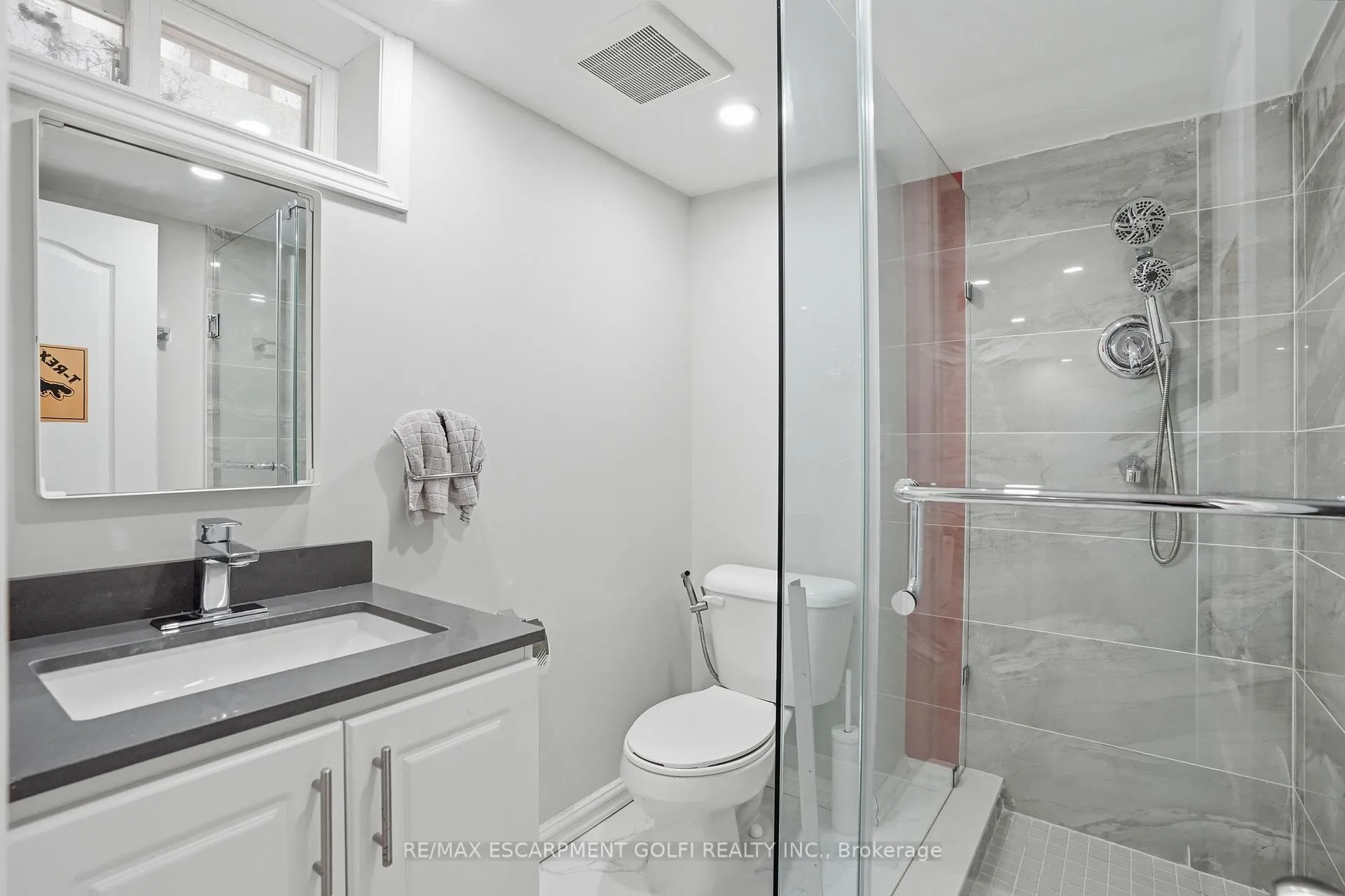 Photo 36 of 391 East 24th Street, Hamilton, Burkholme — HOMEH