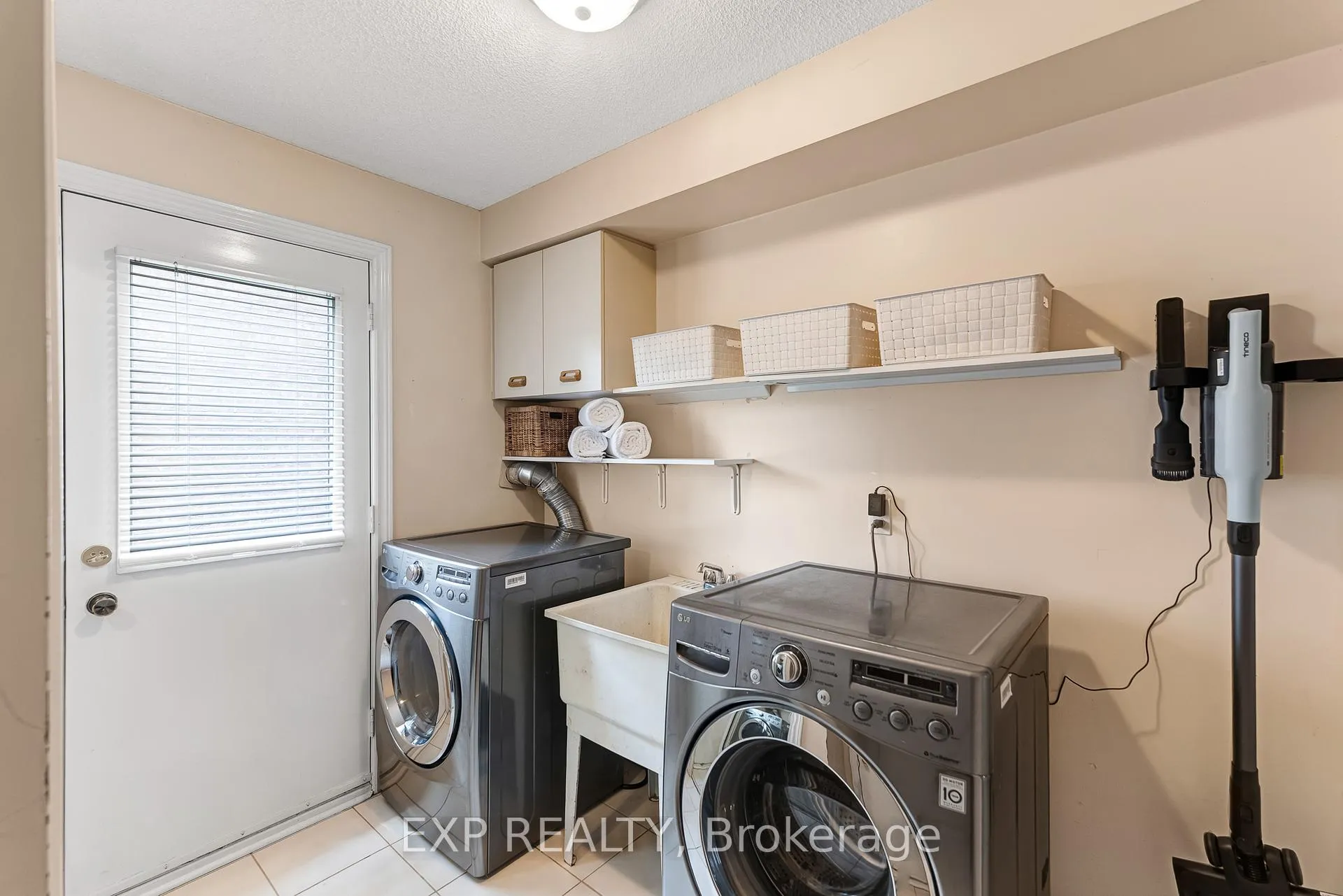 Photo 18 of 374 Savage Road, Newmarket, Armitage — HOMEH