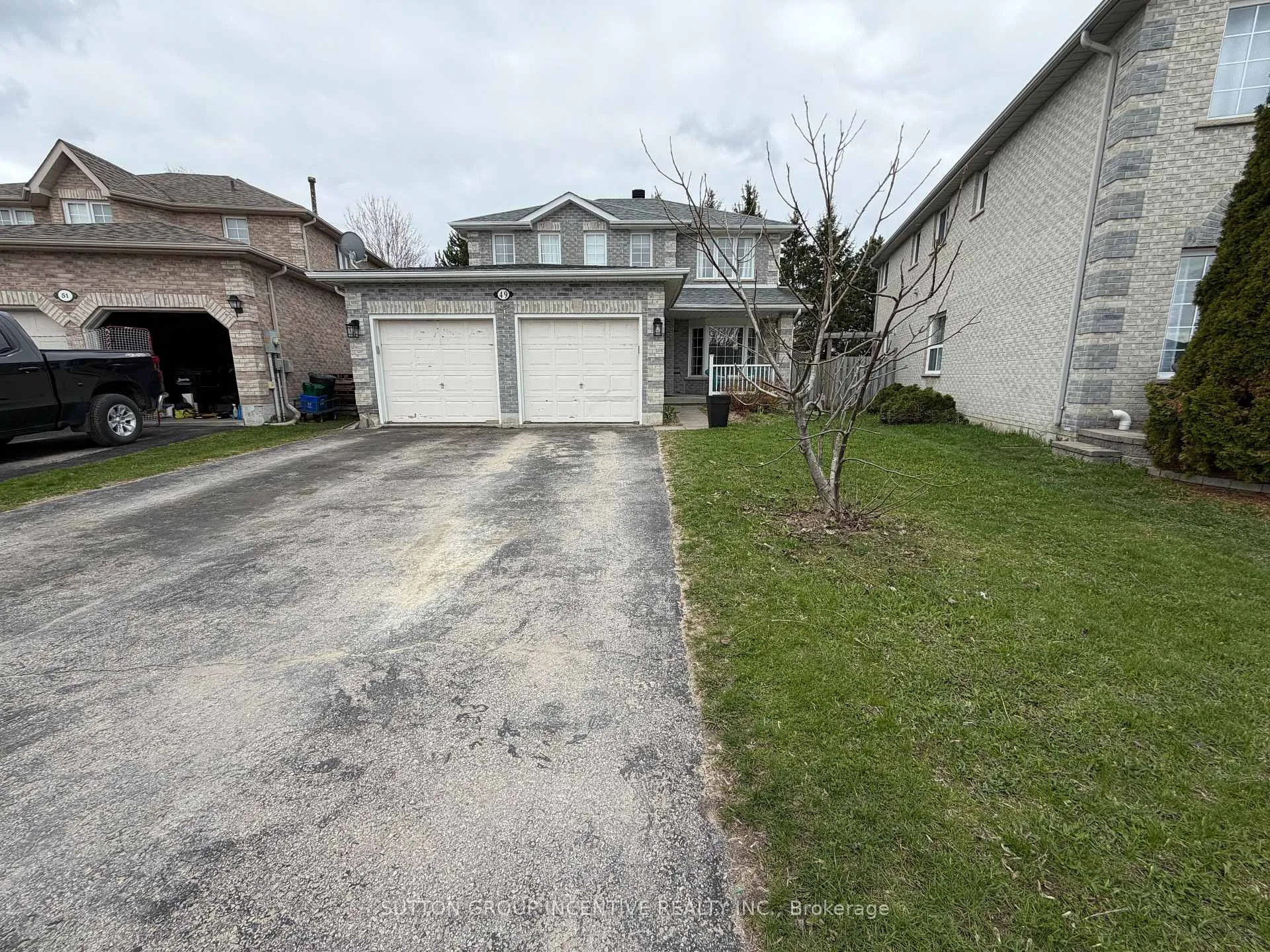 Photo 2 of 49 Shaina Court, Barrie, Painswick South — HOMEH