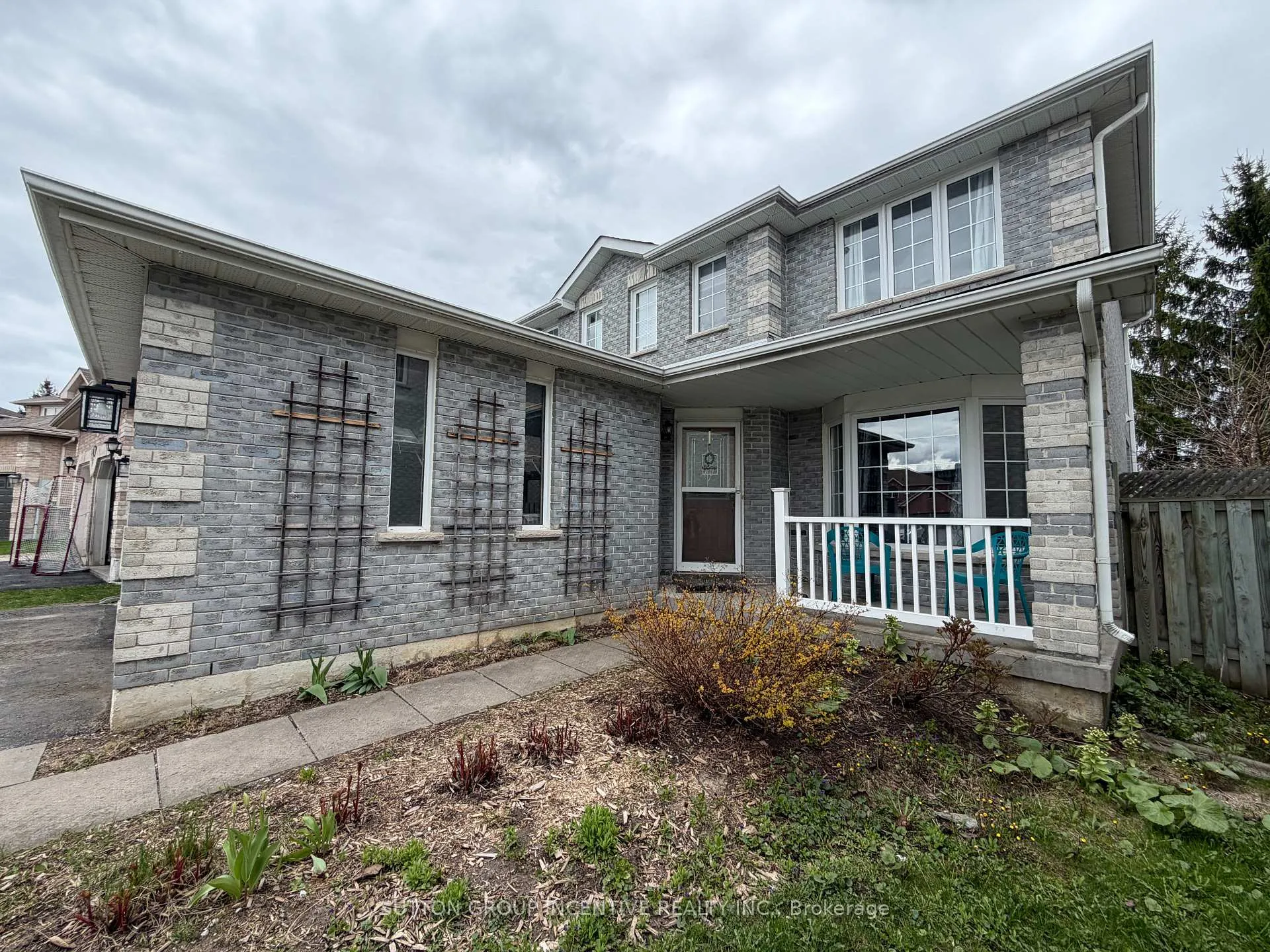 Photo 3 of 49 Shaina Court, Barrie, Painswick South — HOMEH