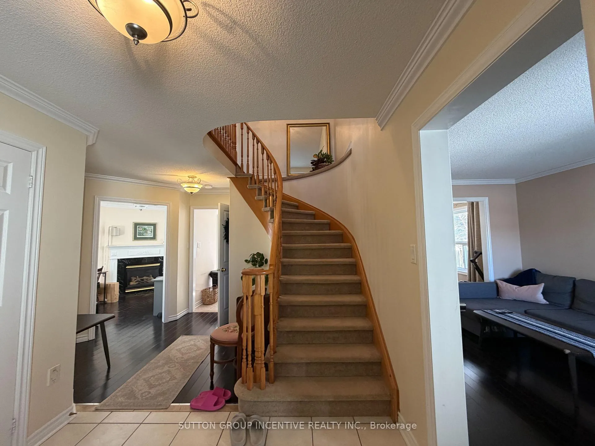 Photo 6 of 49 Shaina Court, Barrie, Painswick South — HOMEH