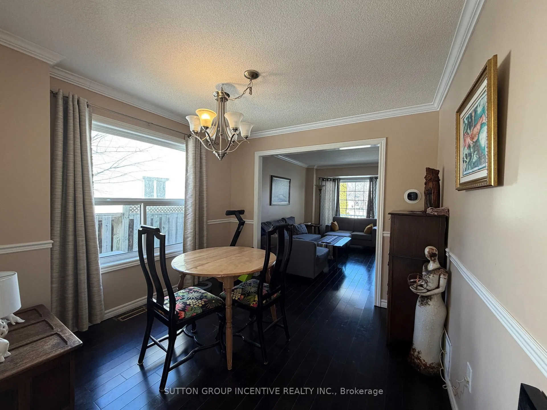 Photo 8 of 49 Shaina Court, Barrie, Painswick South — HOMEH