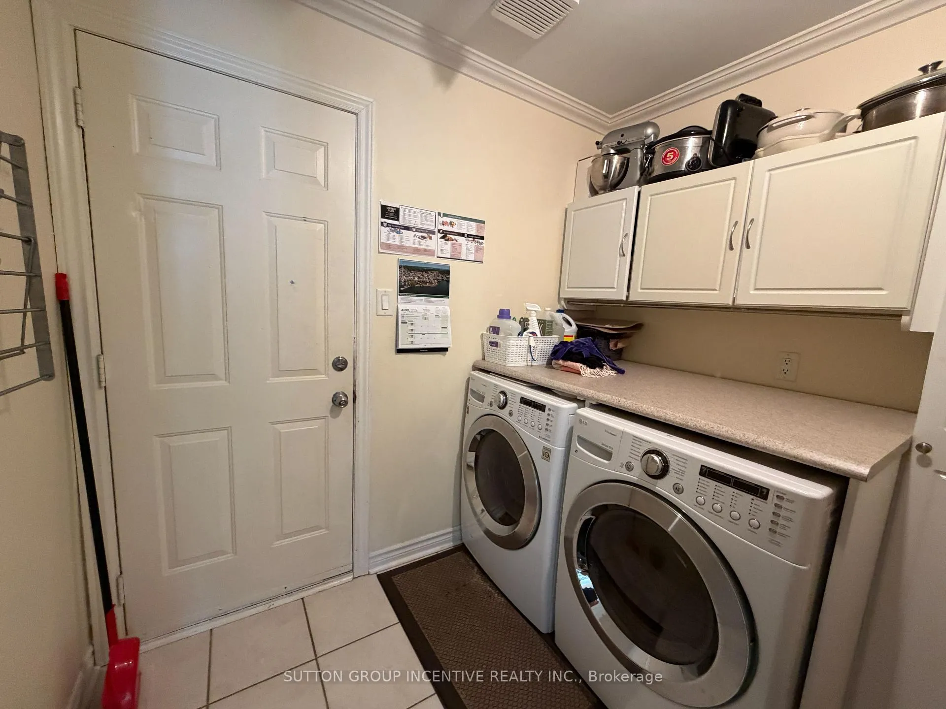 Photo 15 of 49 Shaina Court, Barrie, Painswick South — HOMEH