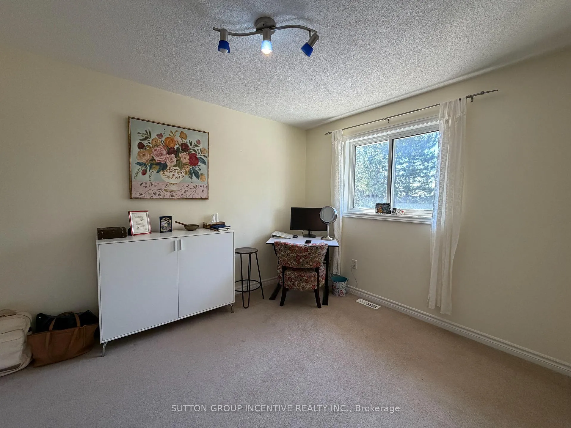 Photo 23 of 49 Shaina Court, Barrie, Painswick South — HOMEH