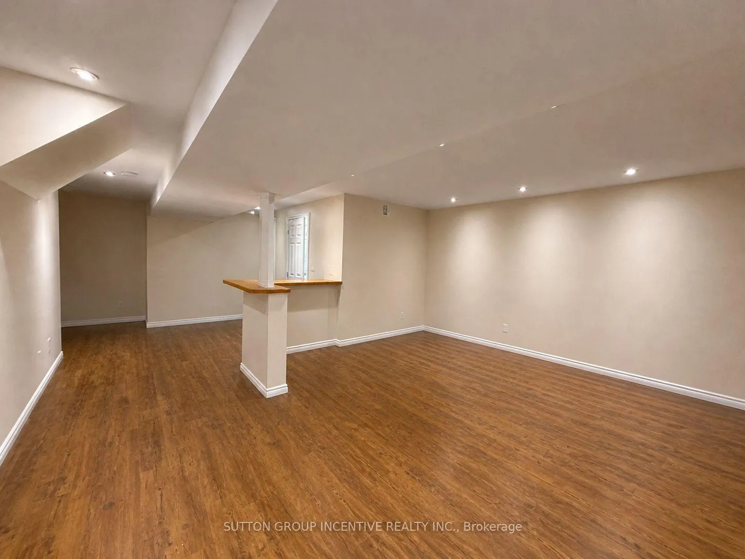 Photo 25 of 49 Shaina Court, Barrie, Painswick South — HOMEH