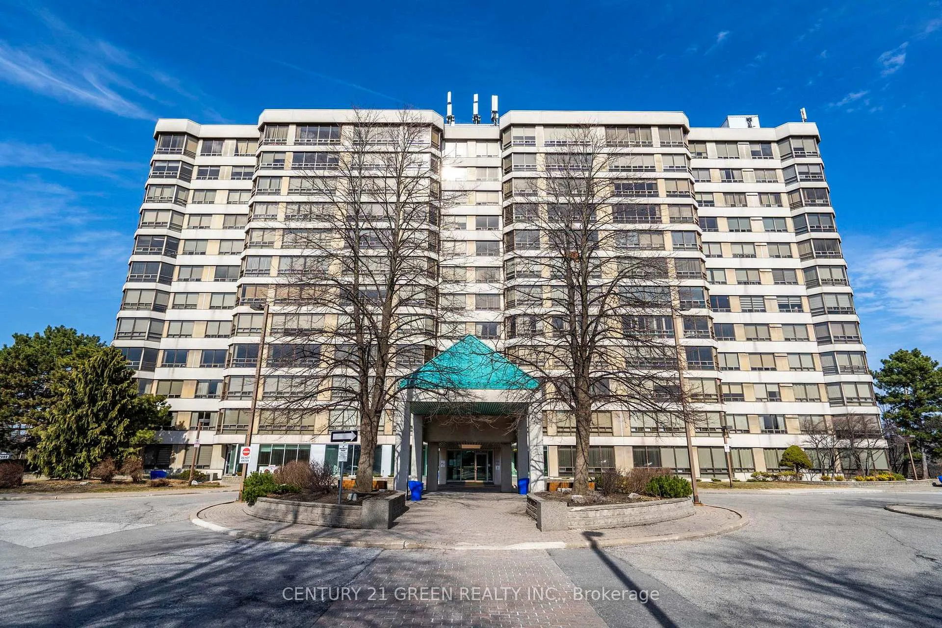 Photo 4 of Unit 712, 310 Mill Street S, Brampton, Brampton South — HOMEH