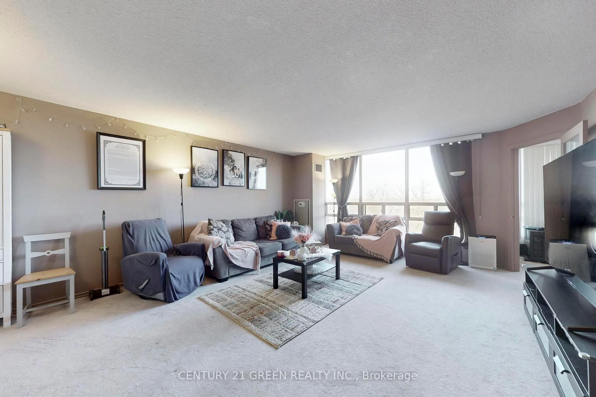 Photo 5 of Unit 712, 310 Mill Street S, Brampton, Brampton South — HOMEH