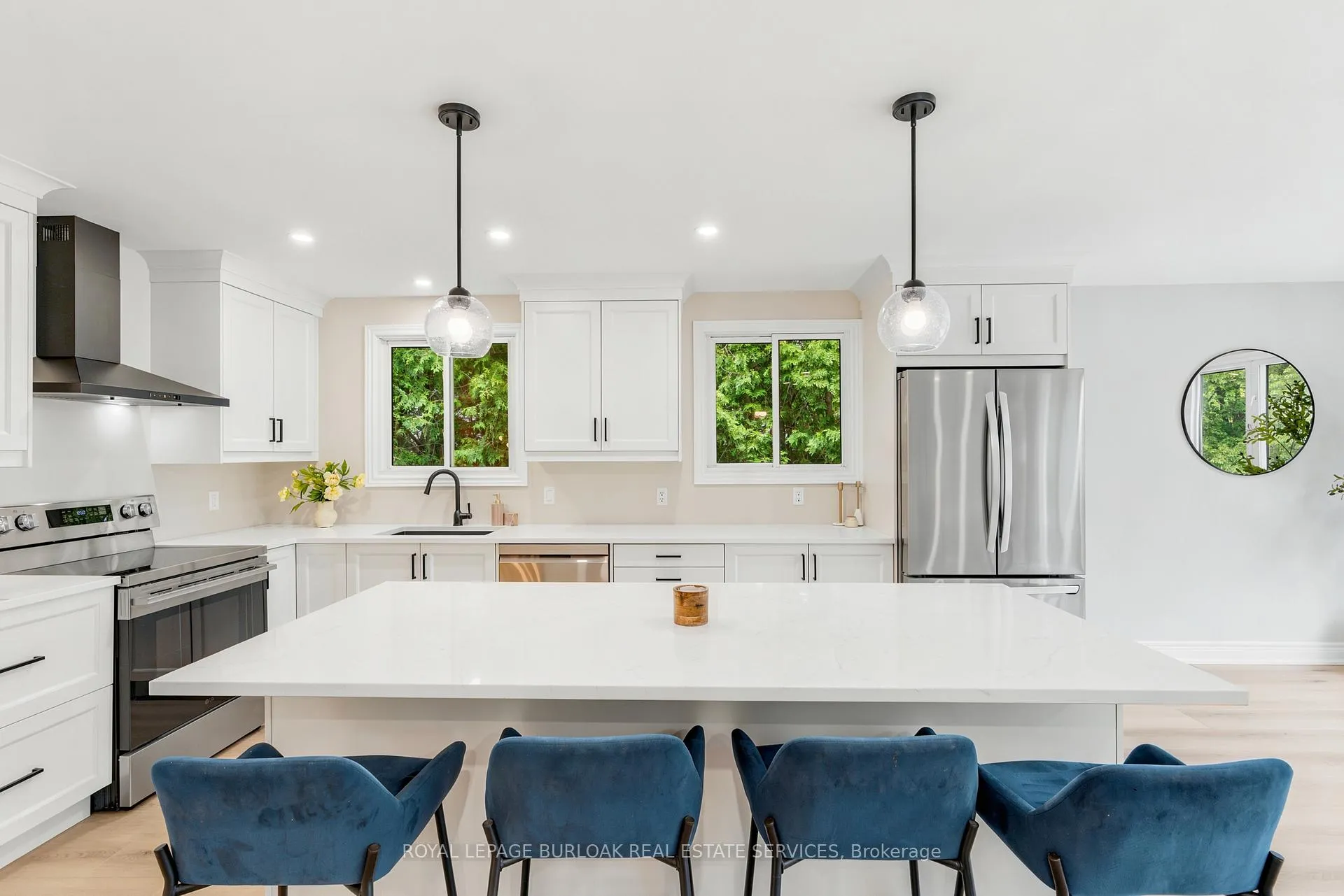 Photo 5 of 1553 Newlands Crescent, Burlington, Palmer — HOMEH