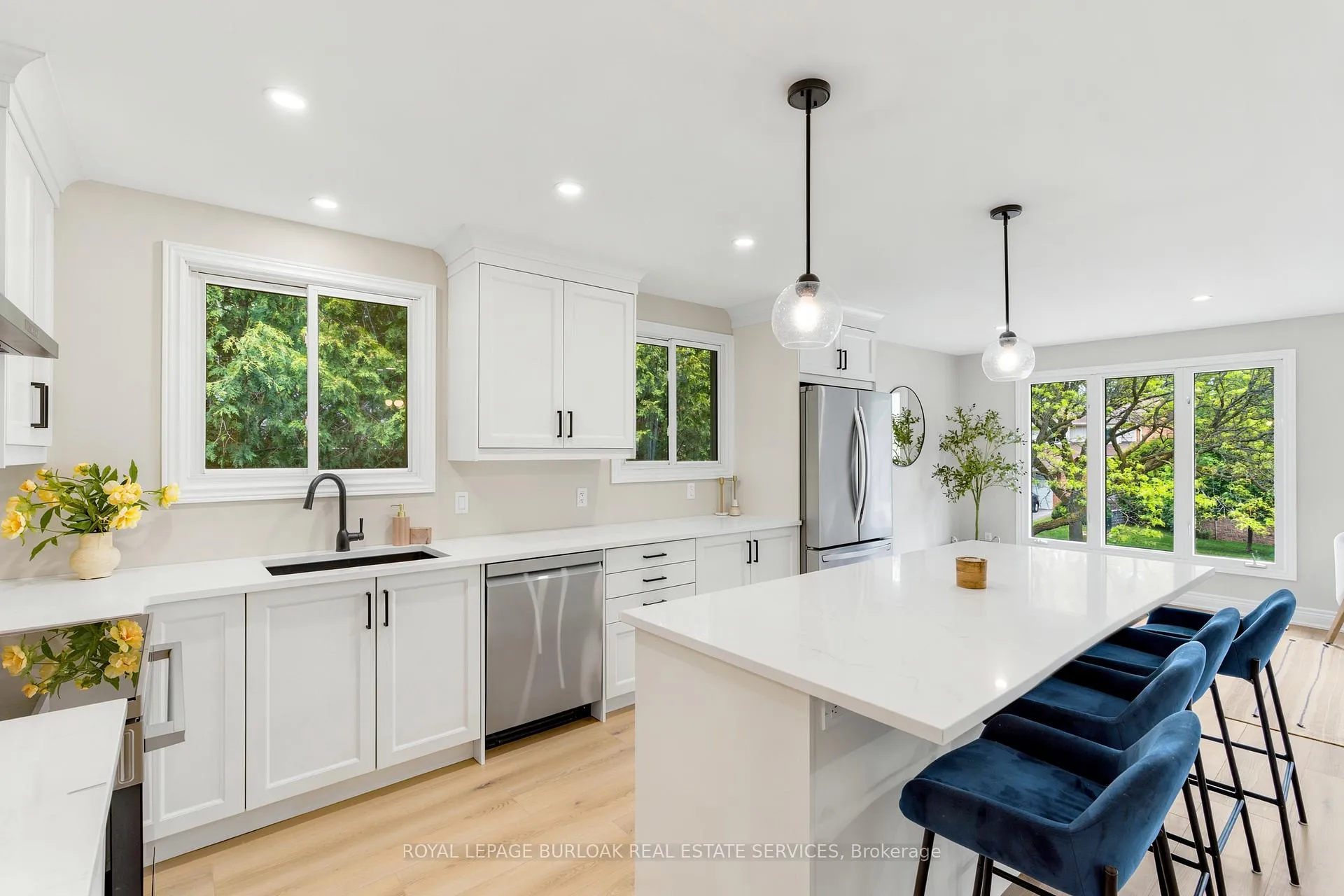 Photo 6 of 1553 Newlands Crescent, Burlington, Palmer — HOMEH