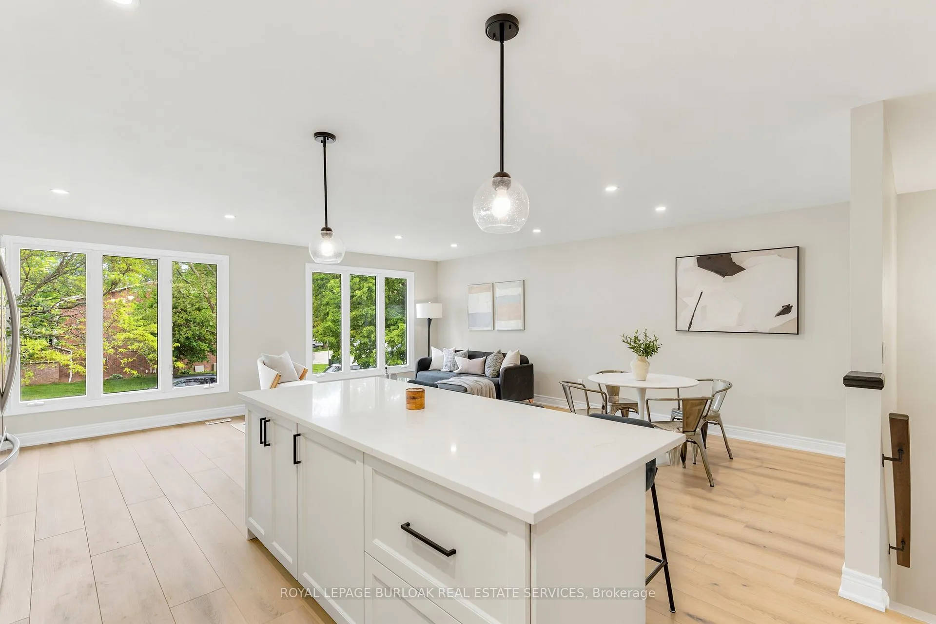 Photo 8 of 1553 Newlands Crescent, Burlington, Palmer — HOMEH