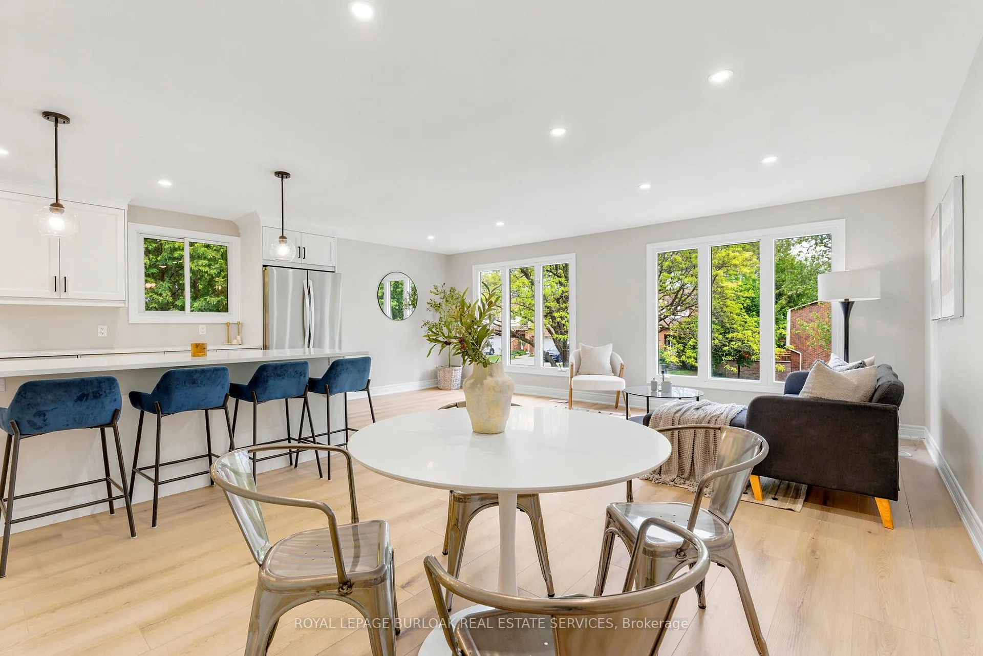 Photo 10 of 1553 Newlands Crescent, Burlington, Palmer — HOMEH