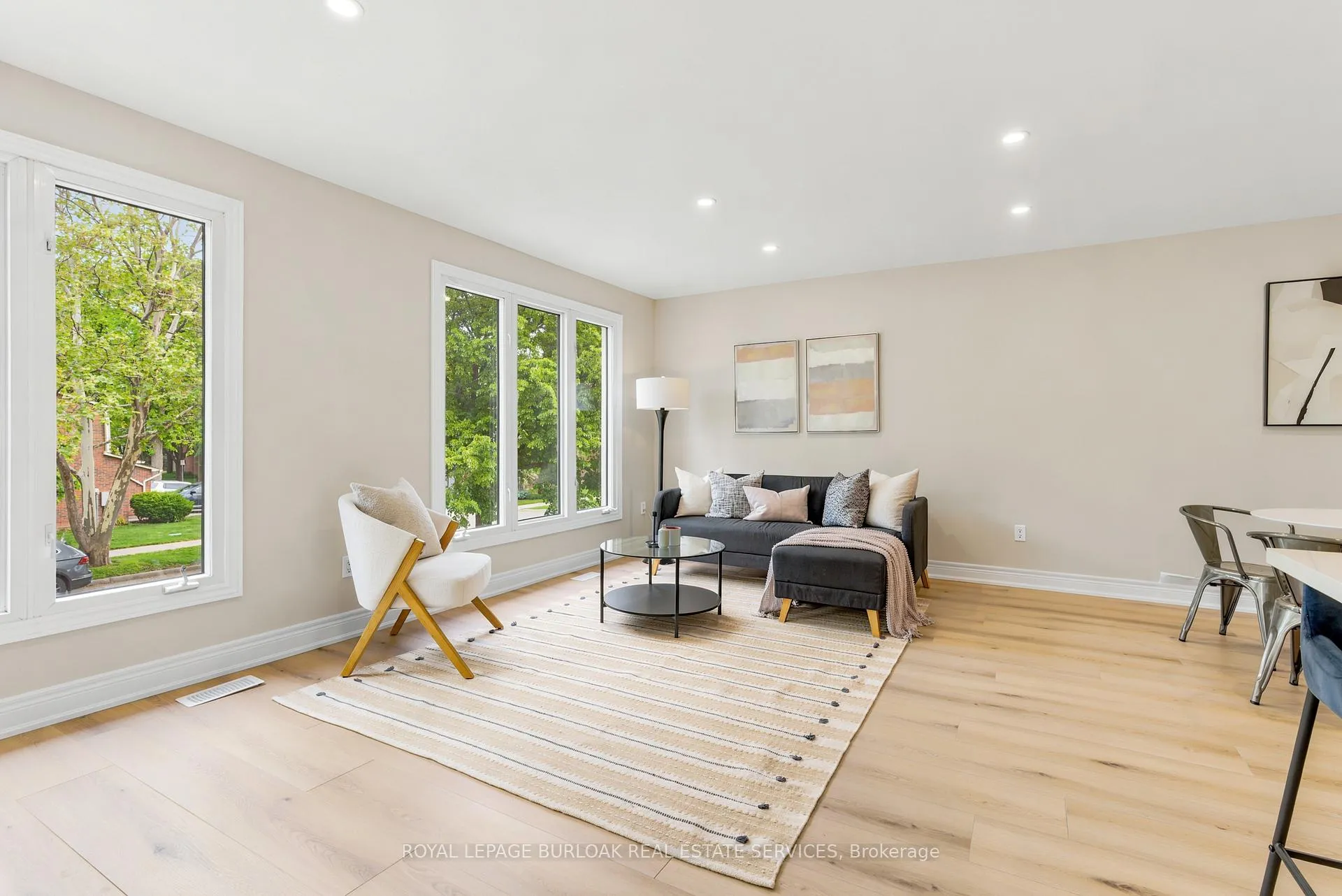 Photo 11 of 1553 Newlands Crescent, Burlington, Palmer — HOMEH