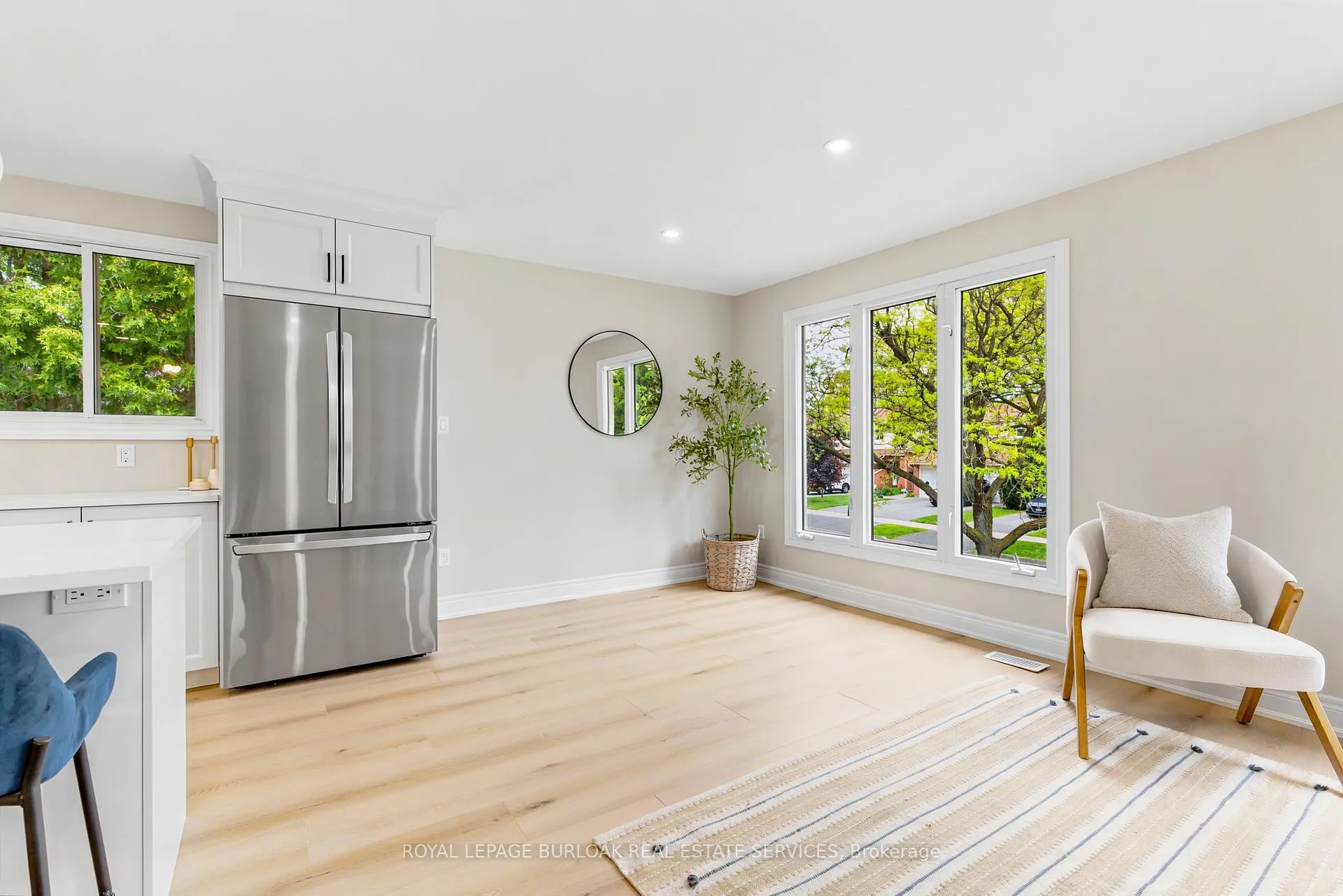 Photo 12 of 1553 Newlands Crescent, Burlington, Palmer — HOMEH
