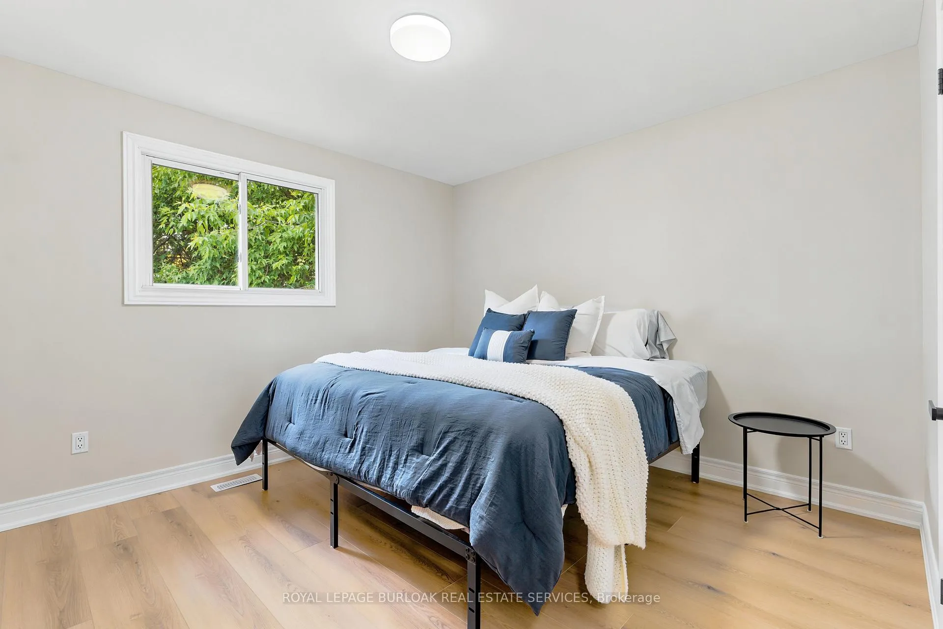 Photo 14 of 1553 Newlands Crescent, Burlington, Palmer — HOMEH