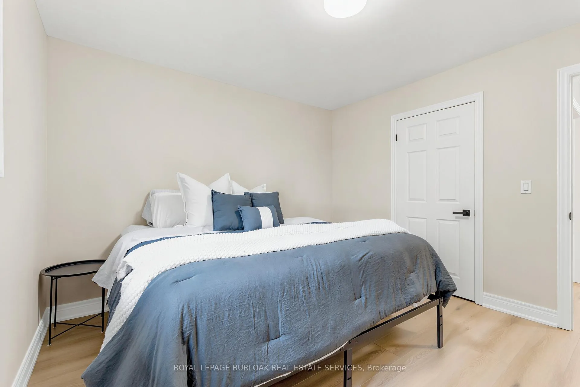 Photo 15 of 1553 Newlands Crescent, Burlington, Palmer — HOMEH
