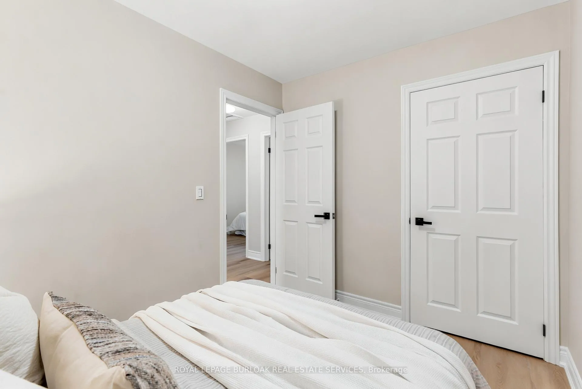 Photo 17 of 1553 Newlands Crescent, Burlington, Palmer — HOMEH