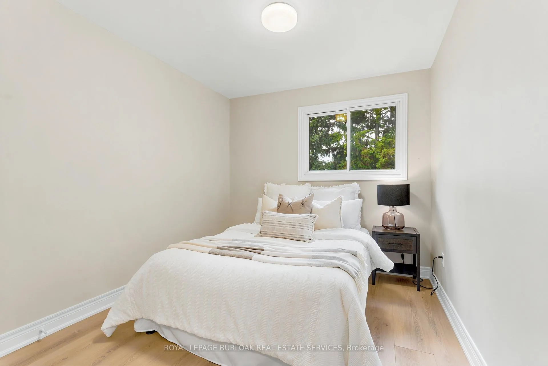 Photo 18 of 1553 Newlands Crescent, Burlington, Palmer — HOMEH